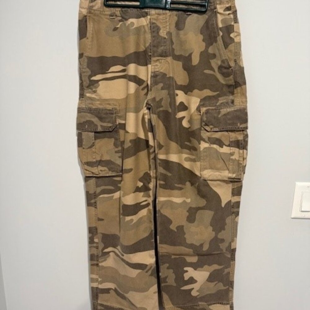 Men's J Crew Camo Cargo pants 34" x 30" relaxed fit